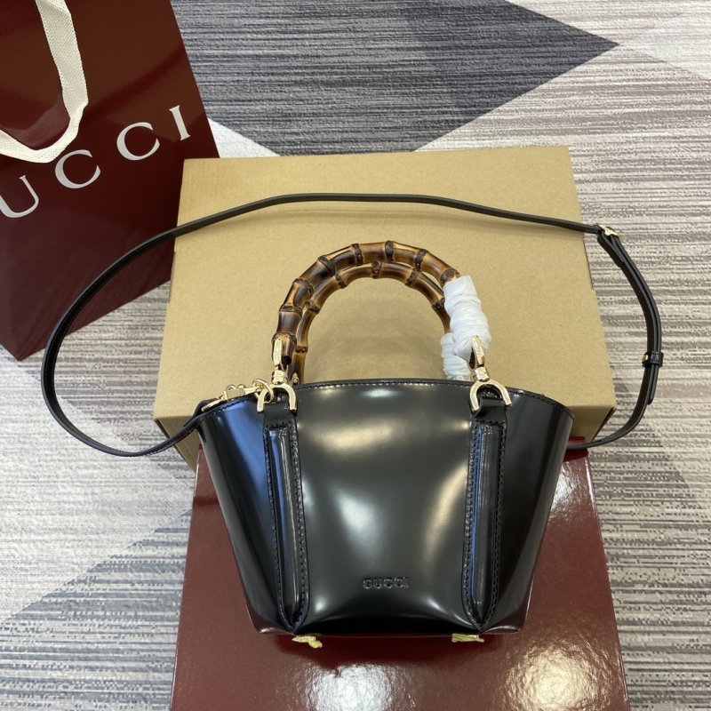 G*u*i shopping bags